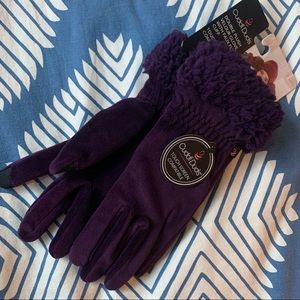 NWT Cuddl Duds velour touchscreen gloves Gift fuzzy cuff in blackberry / purple